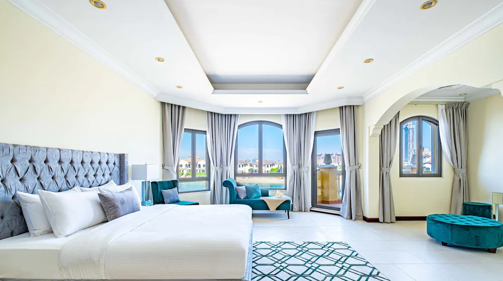 The Palm Jumeirah Villas - Frond E by LUX Holiday Home