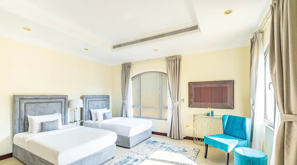 The Palm Jumeirah Villas - Frond E by LUX Holiday Home