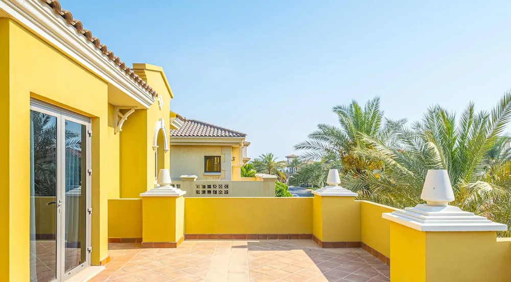The Palm Jumeirah Villas - Frond E by LUX Holiday Home