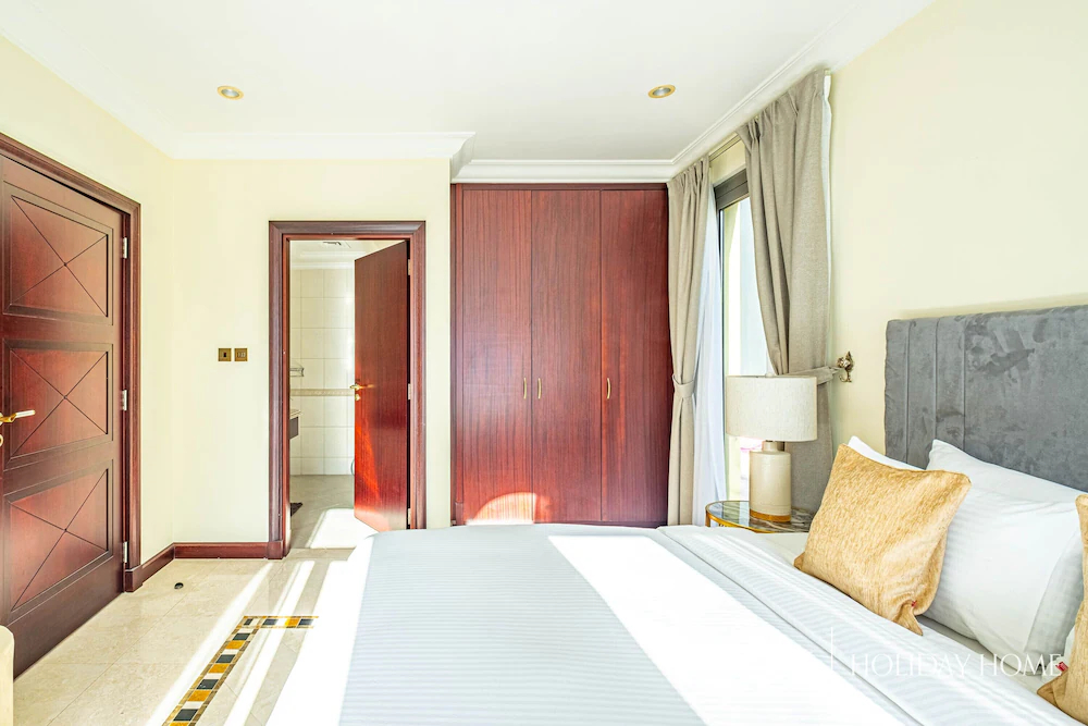 The Palm Jumeirah Villas - Frond E by LUX Holiday Home