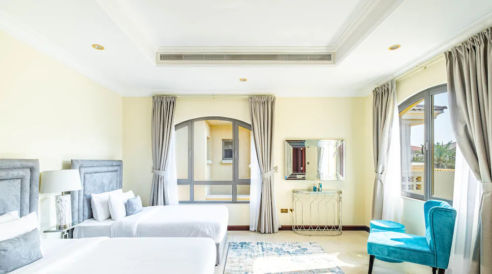 The Palm Jumeirah Villas - Frond E by LUX Holiday Home