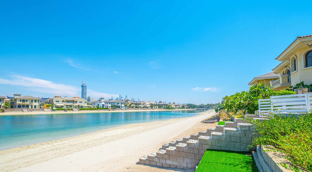 The Palm Jumeirah Villas - Frond E by LUX Holiday Home