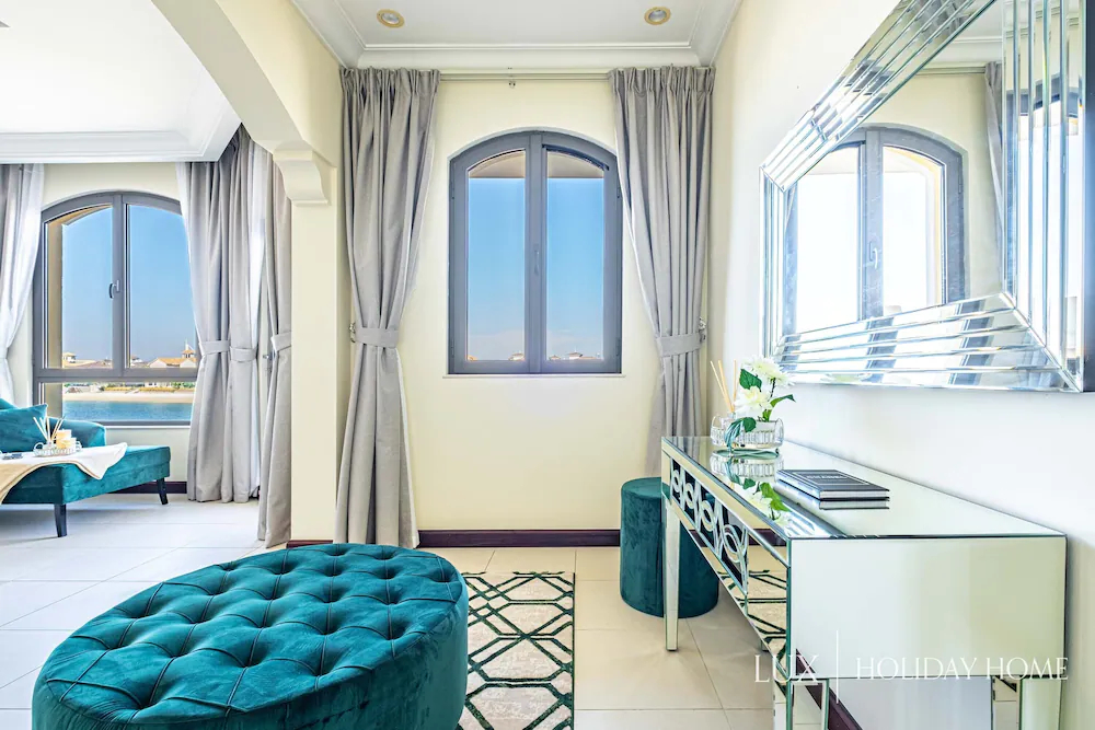 The Palm Jumeirah Villas - Frond E by LUX Holiday Home