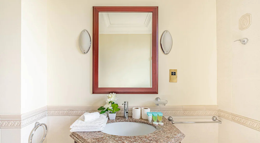 The Palm Jumeirah Villas - Frond E by LUX Holiday Home