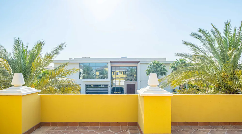 The Palm Jumeirah Villas - Frond E by LUX Holiday Home