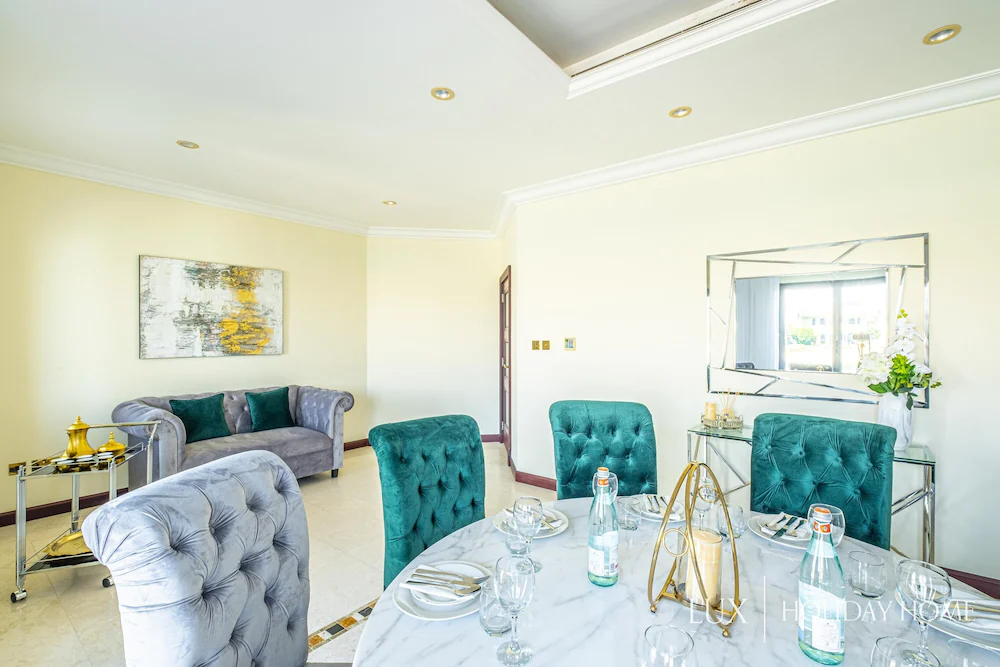 The Palm Jumeirah Villas - Frond E by LUX Holiday Home