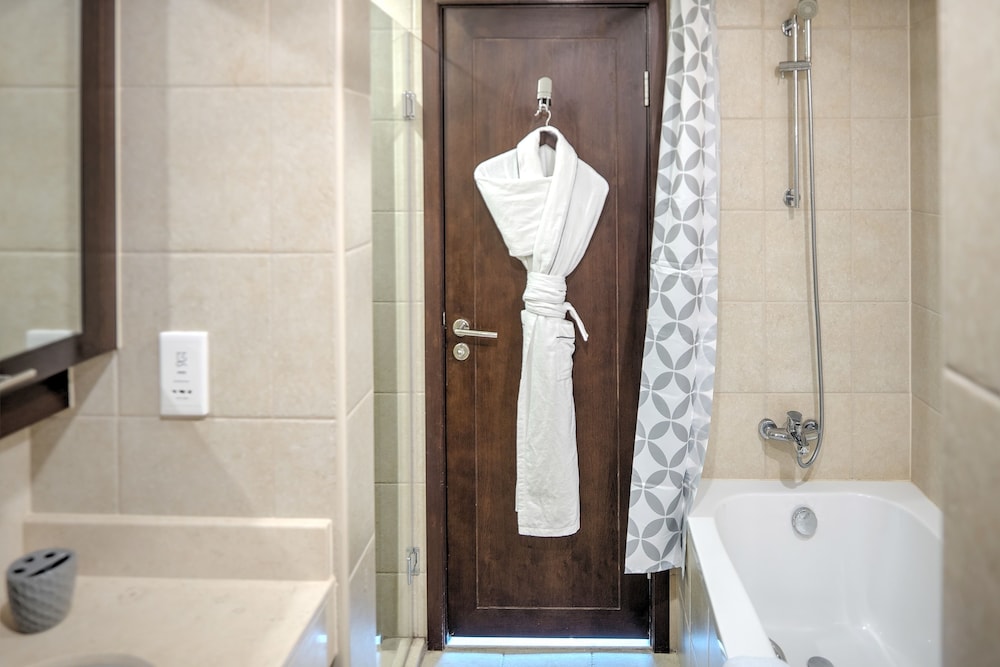 The Residences 8