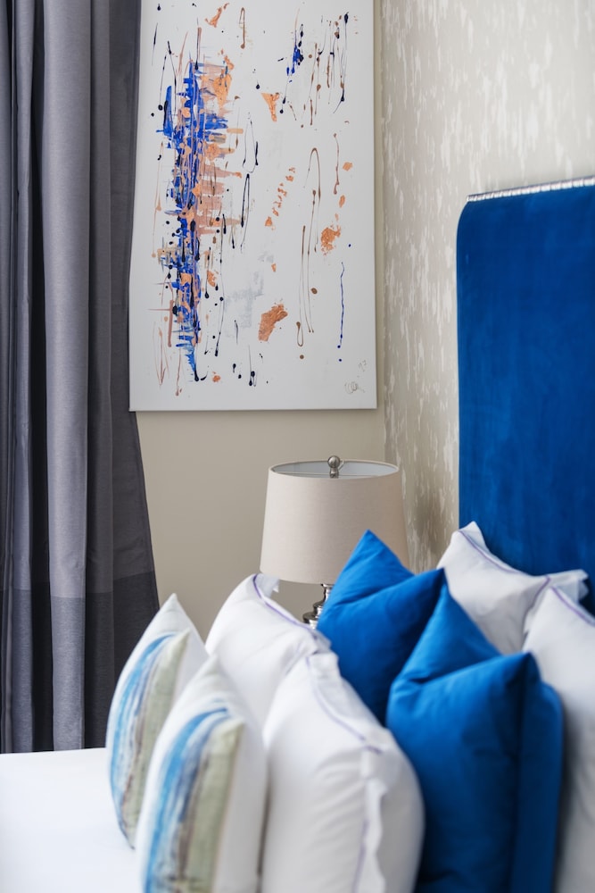 The Residences 8