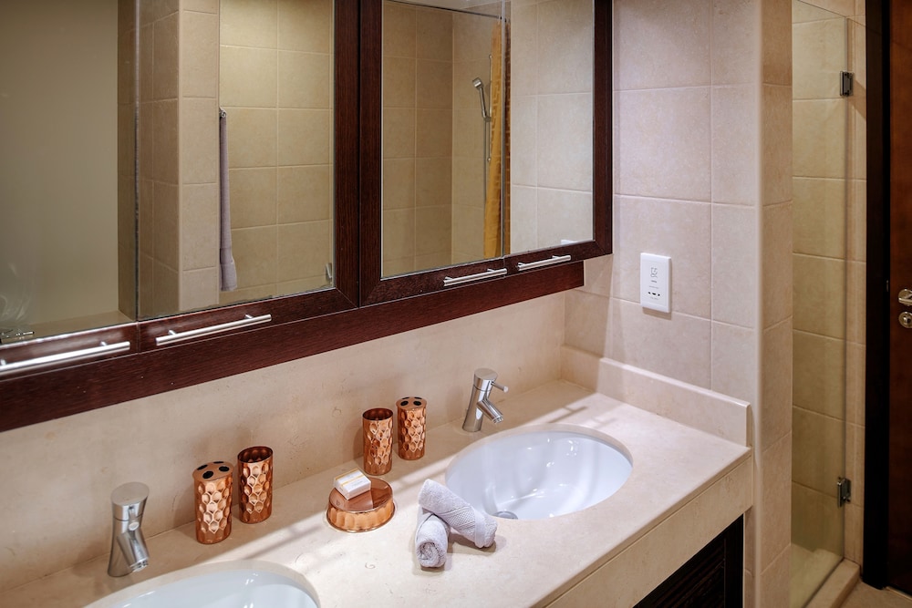 The Residences 8