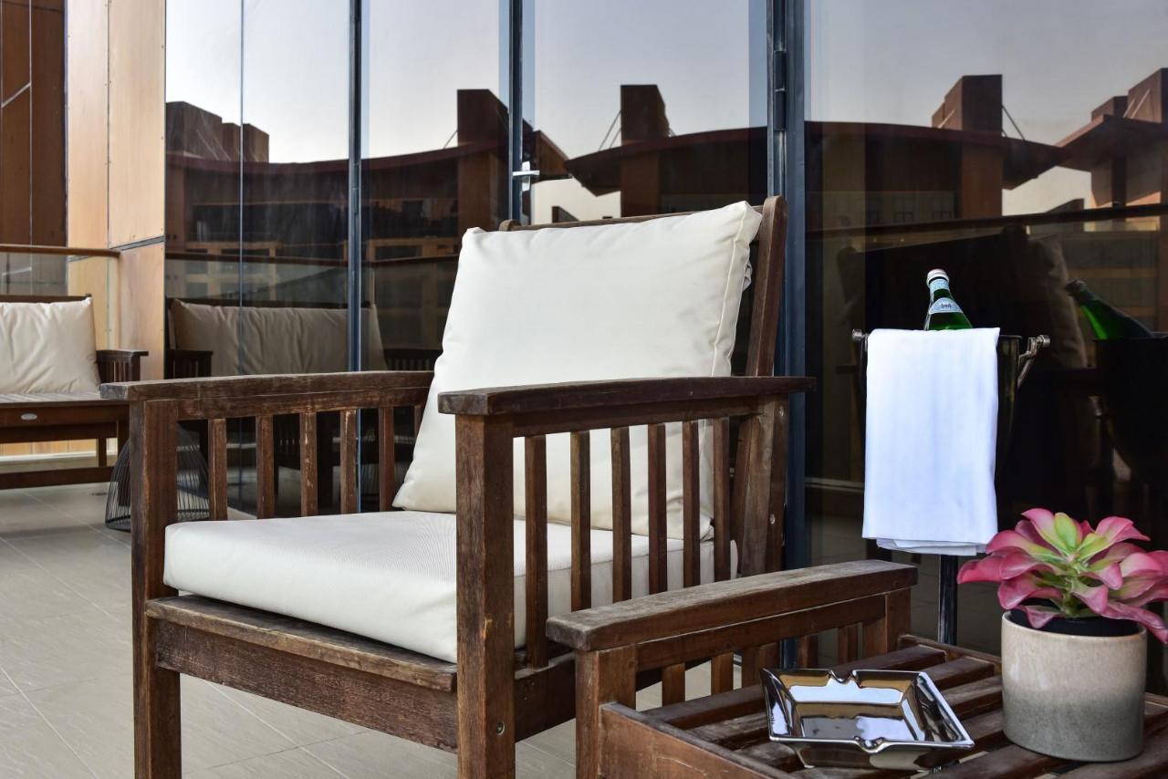 Tiara Residences by Frank Porter
