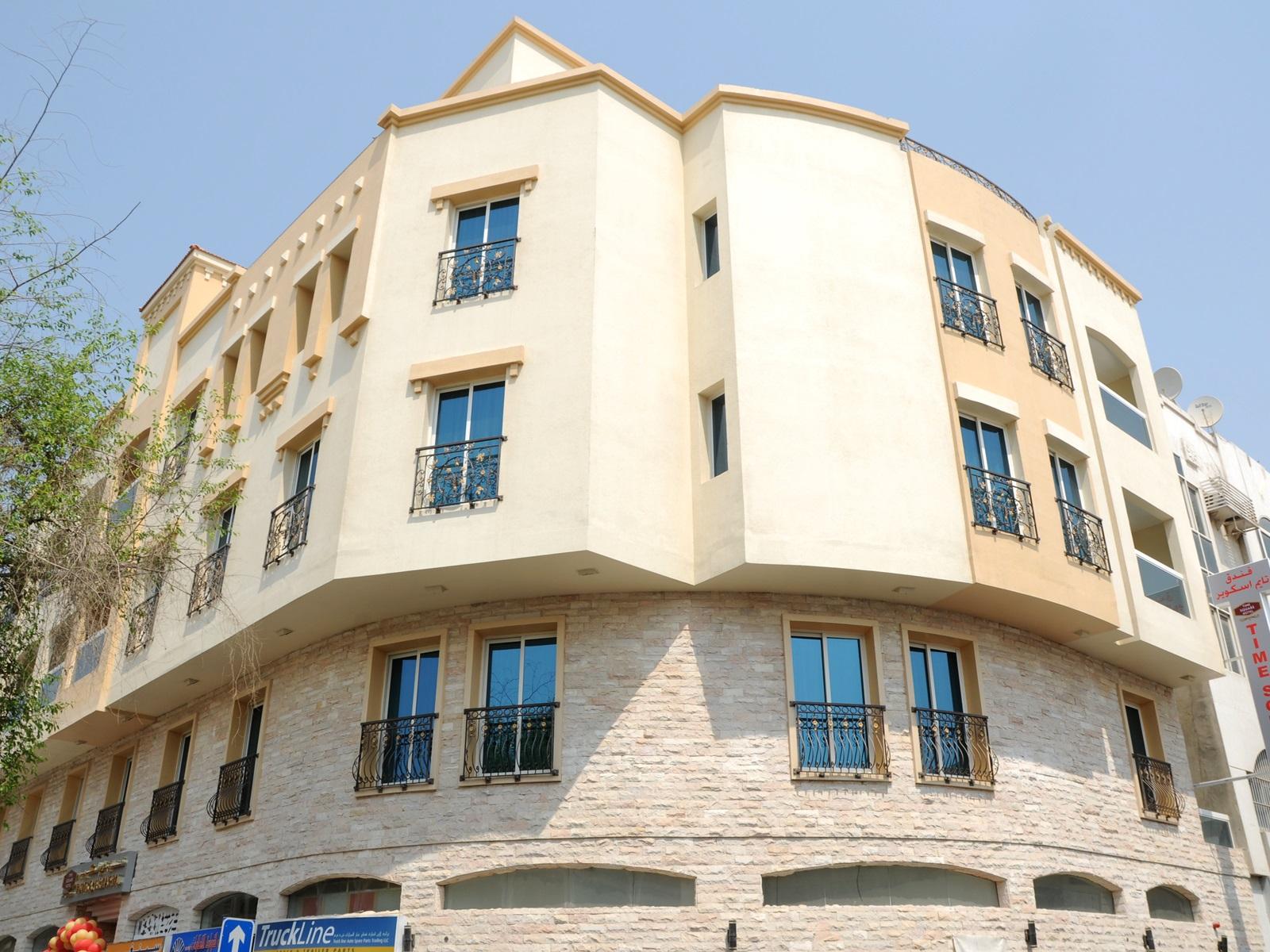 Click Square Hotel