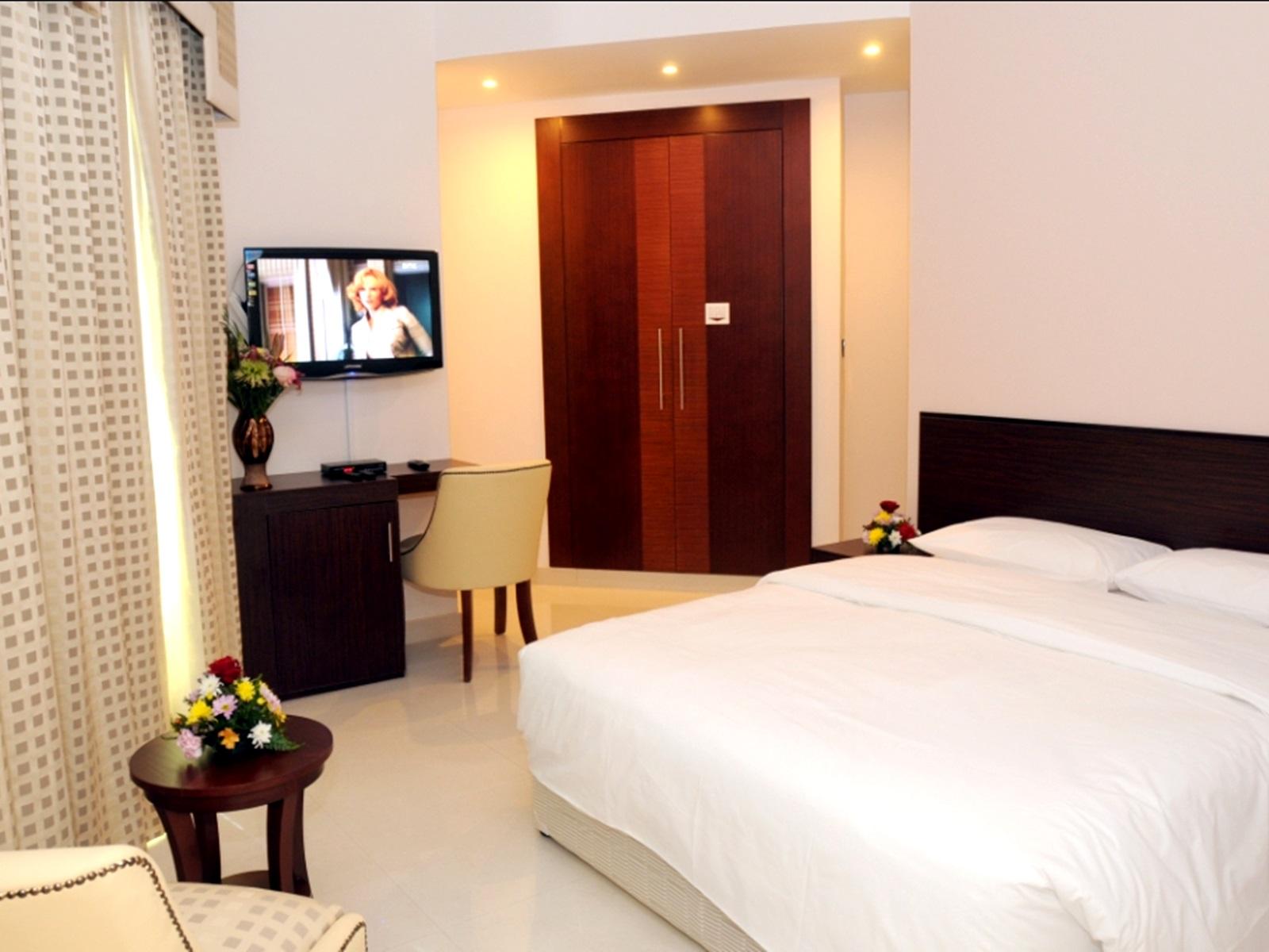 Click Square Hotel