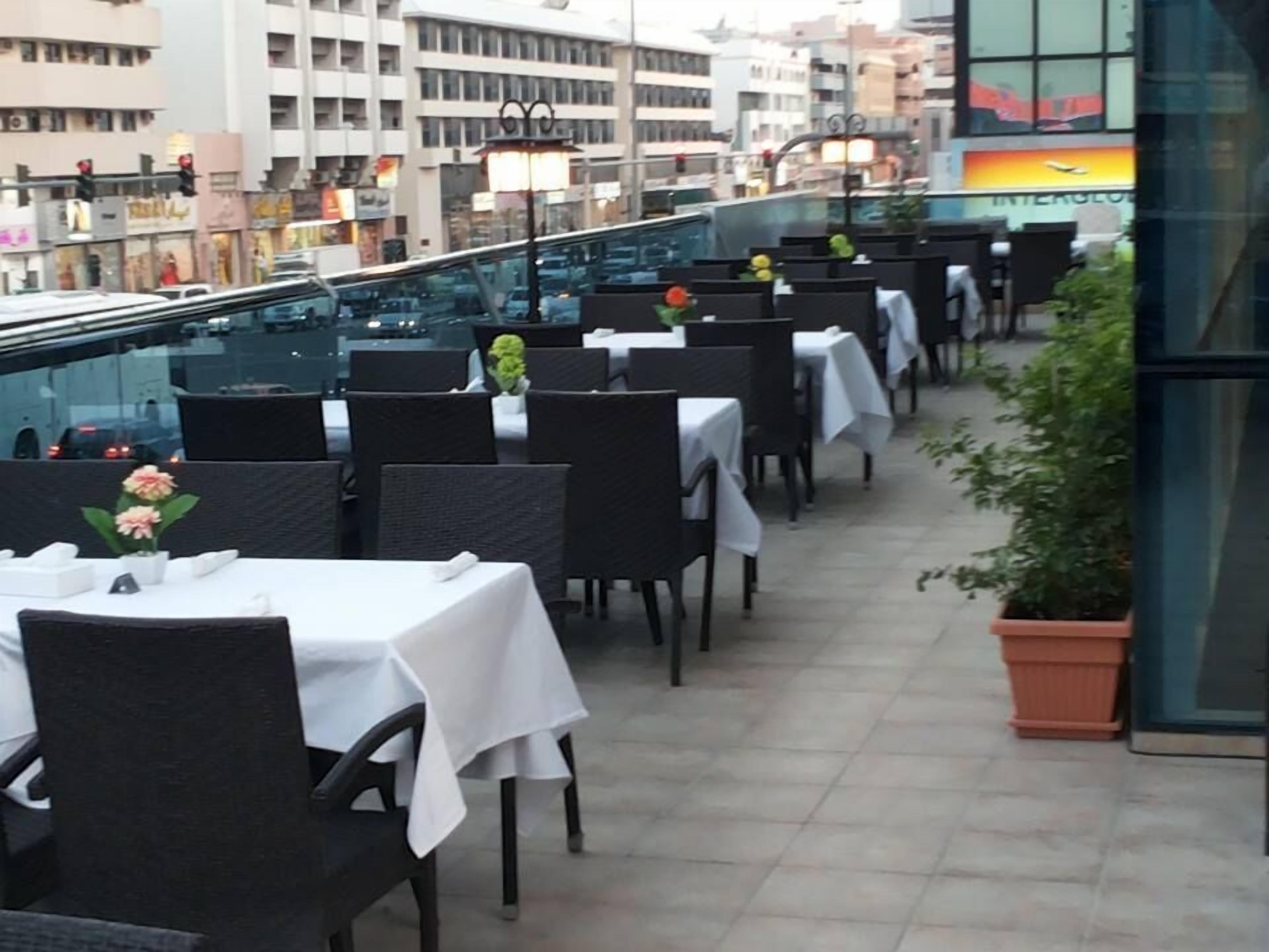 Vista Hotel Apartments Deluxe