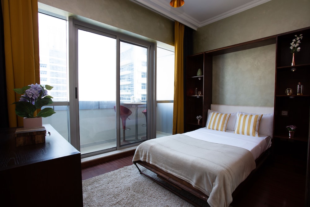 West Tower by Hi Guests Vacation Homes