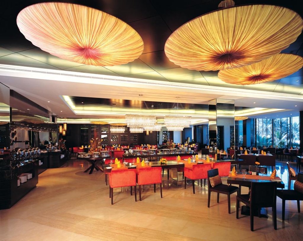 JA Palm Tree Court