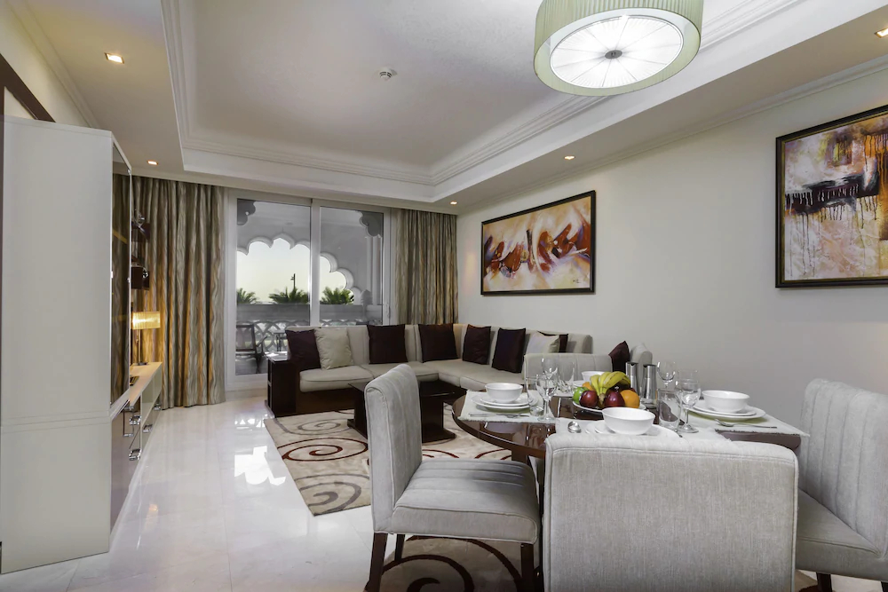 Grandeur Residences