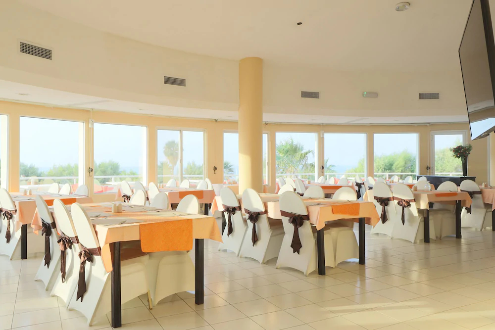 Capital O 224 Holiday Beach Resort