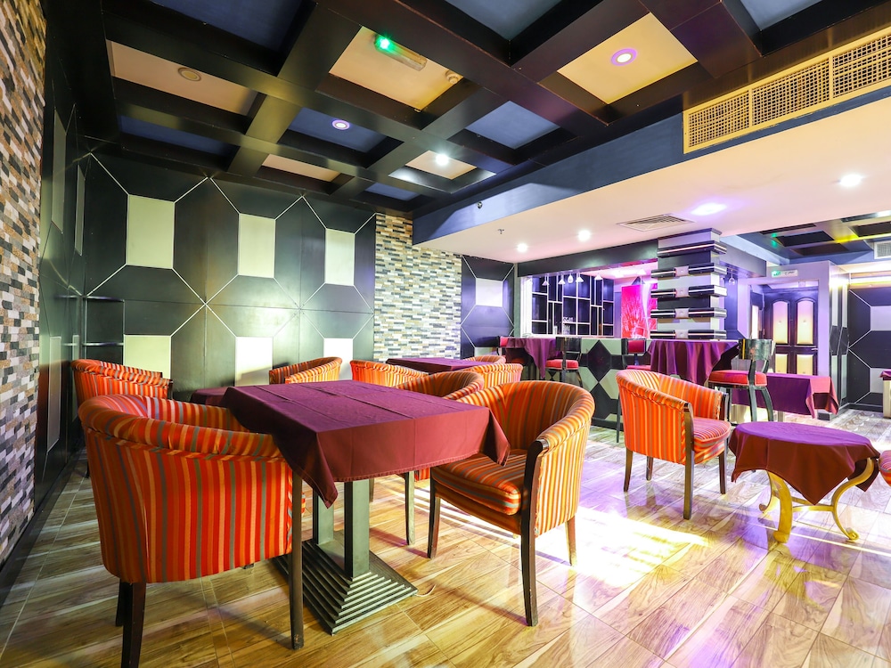 Shh Hotel by OYO Rooms