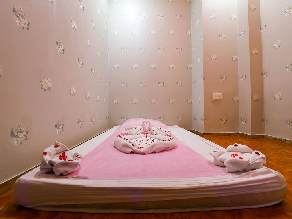 Shh Hotel by OYO Rooms