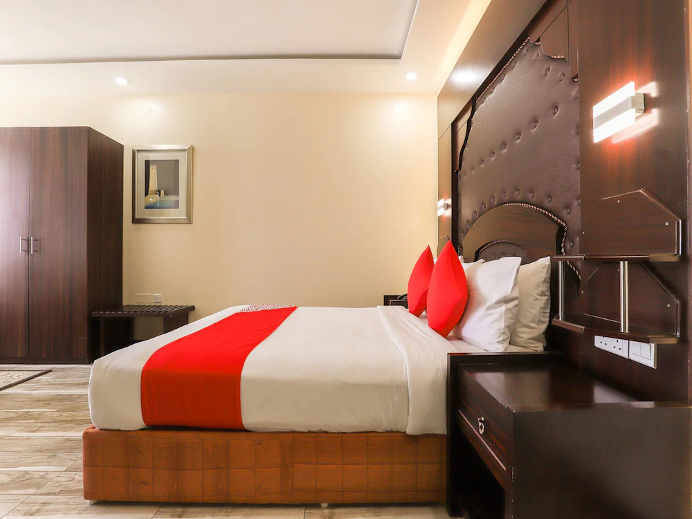 Shh Hotel by OYO Rooms