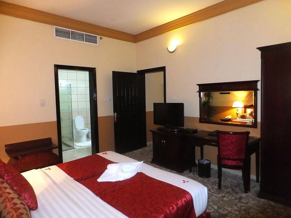 City Hotel