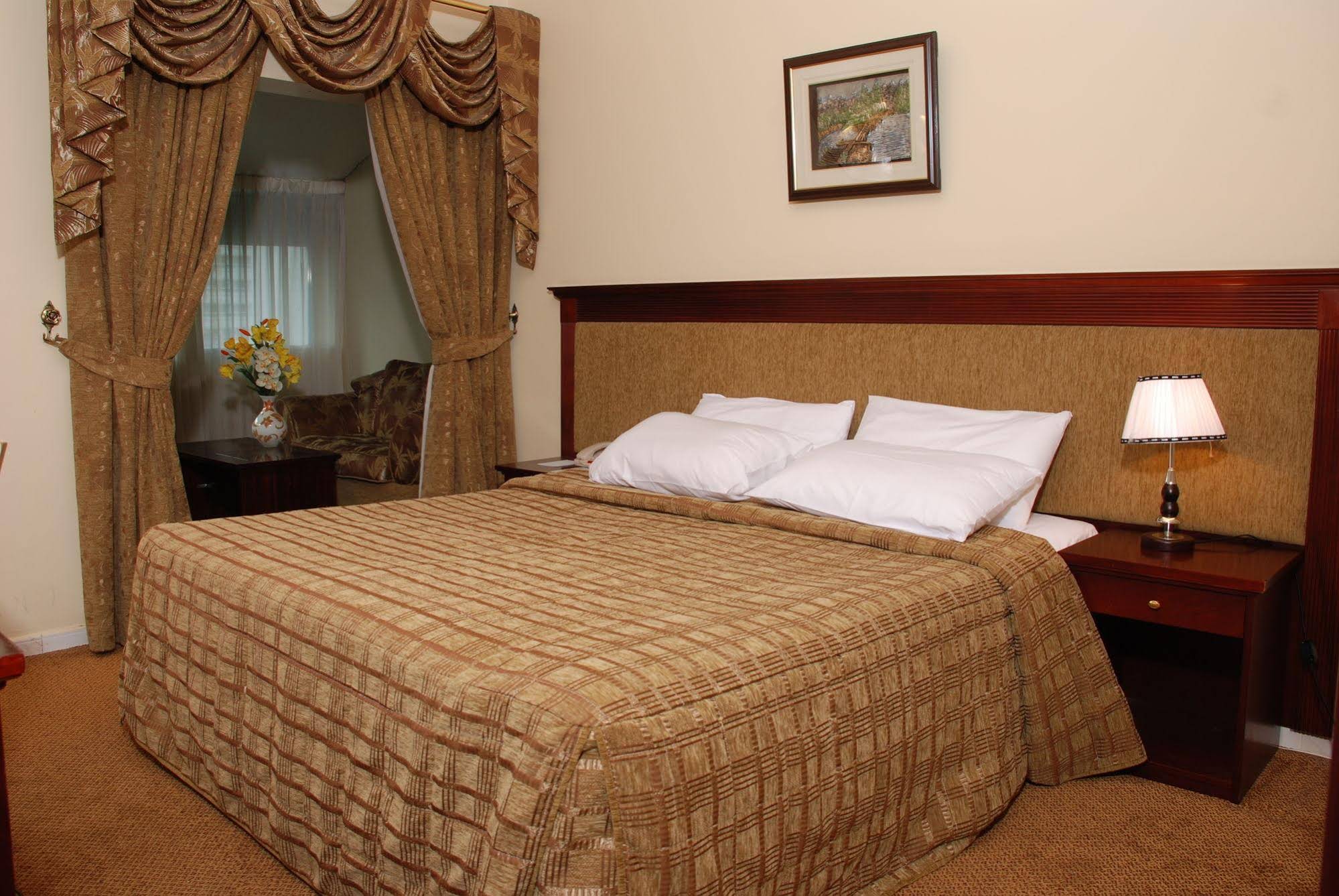 Al Bustan Hotels Flats
