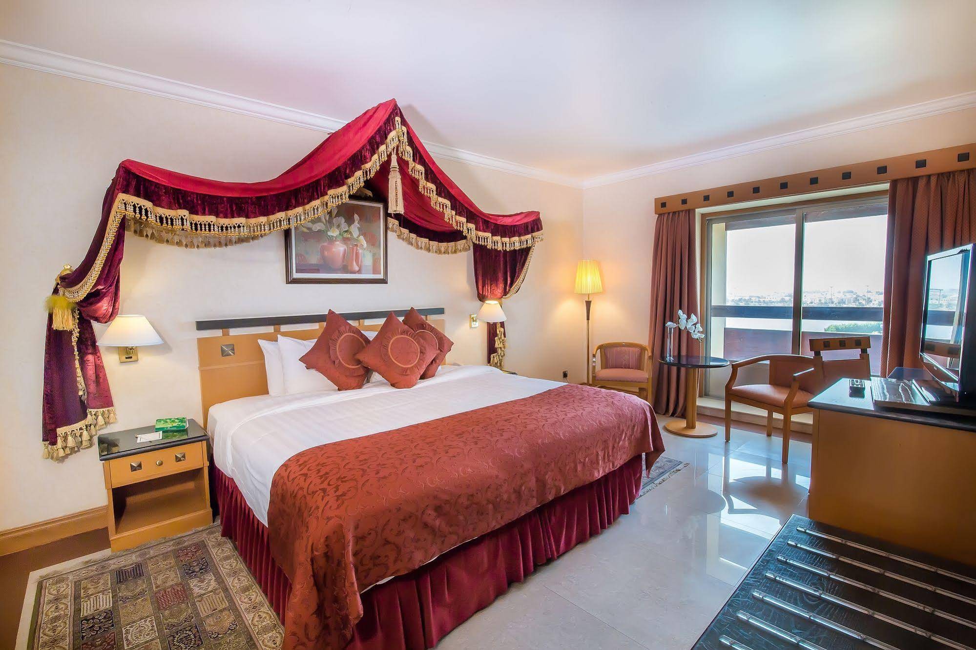 Hotel Holiday International