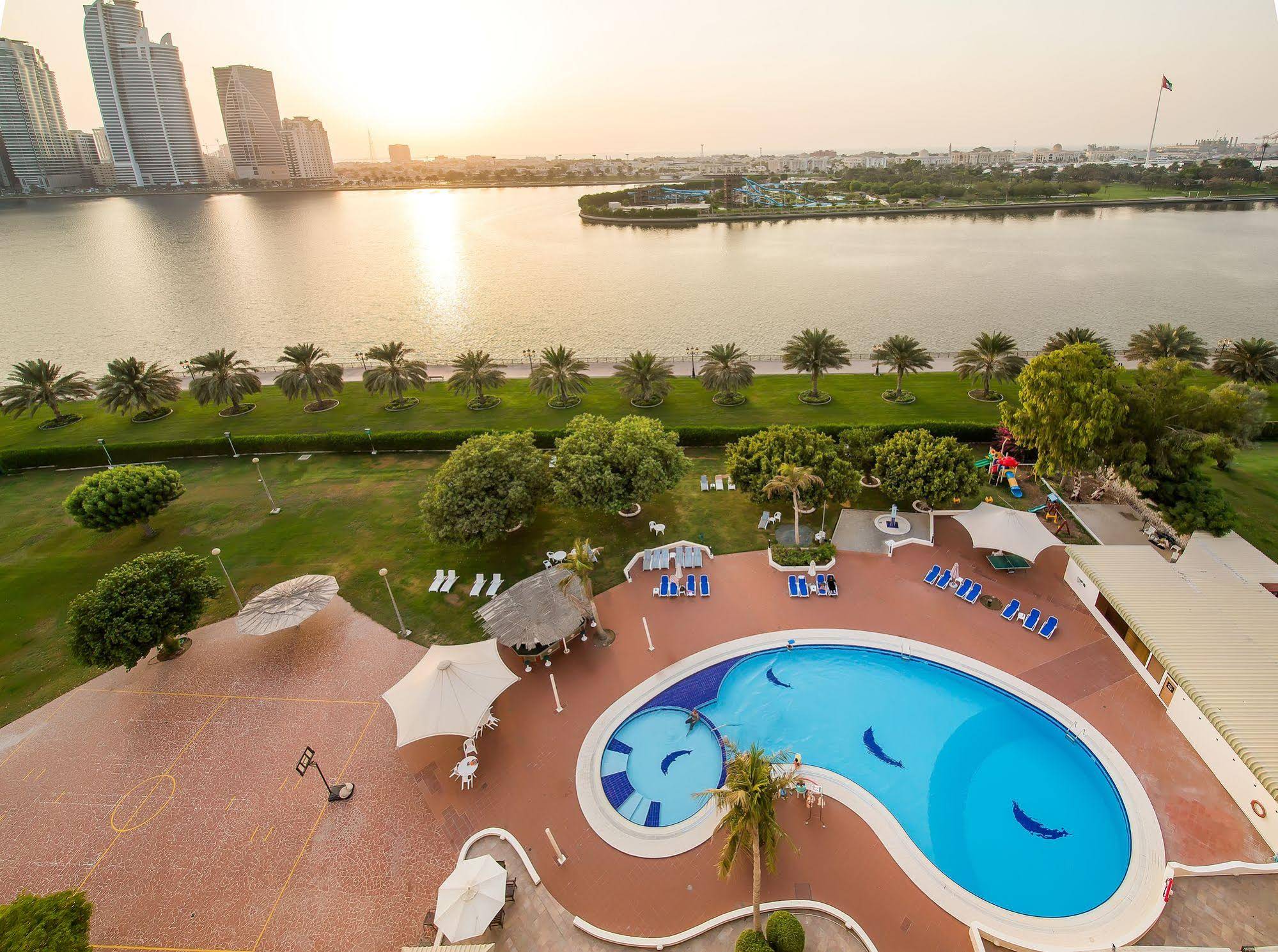 Hotel Holiday International