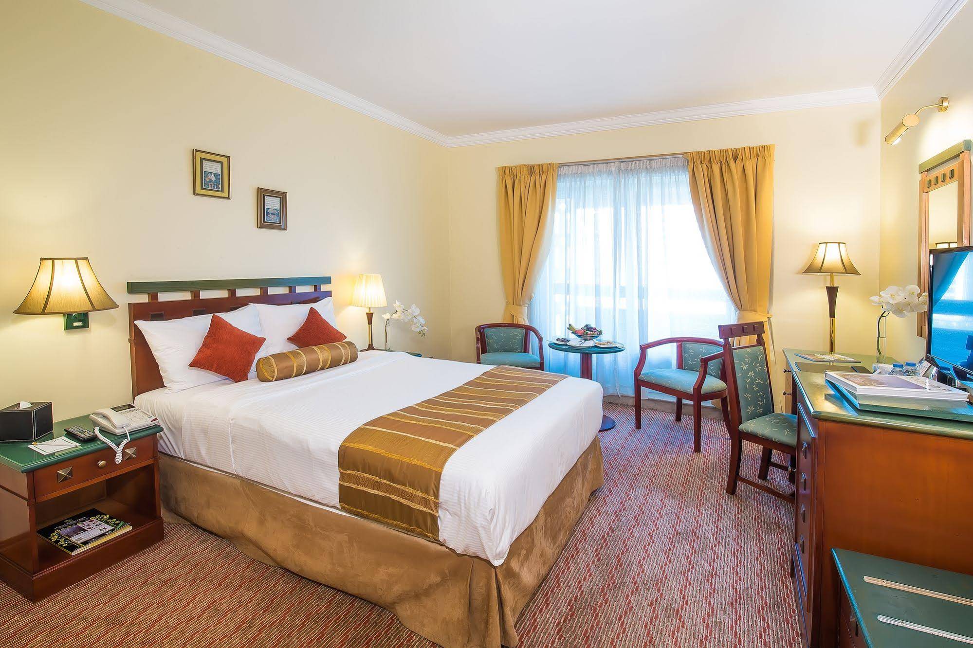 Hotel Holiday International