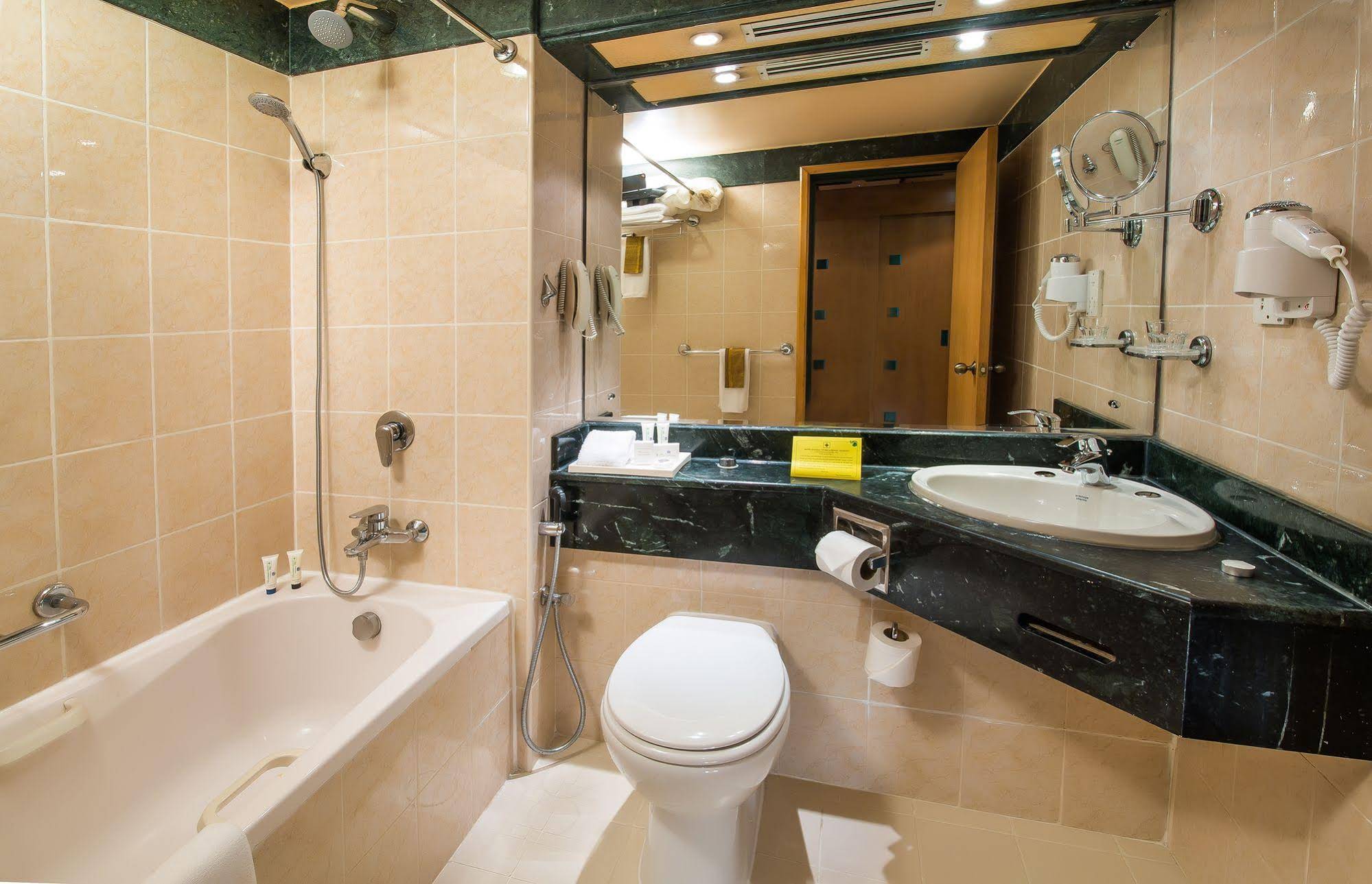 Hotel Holiday International