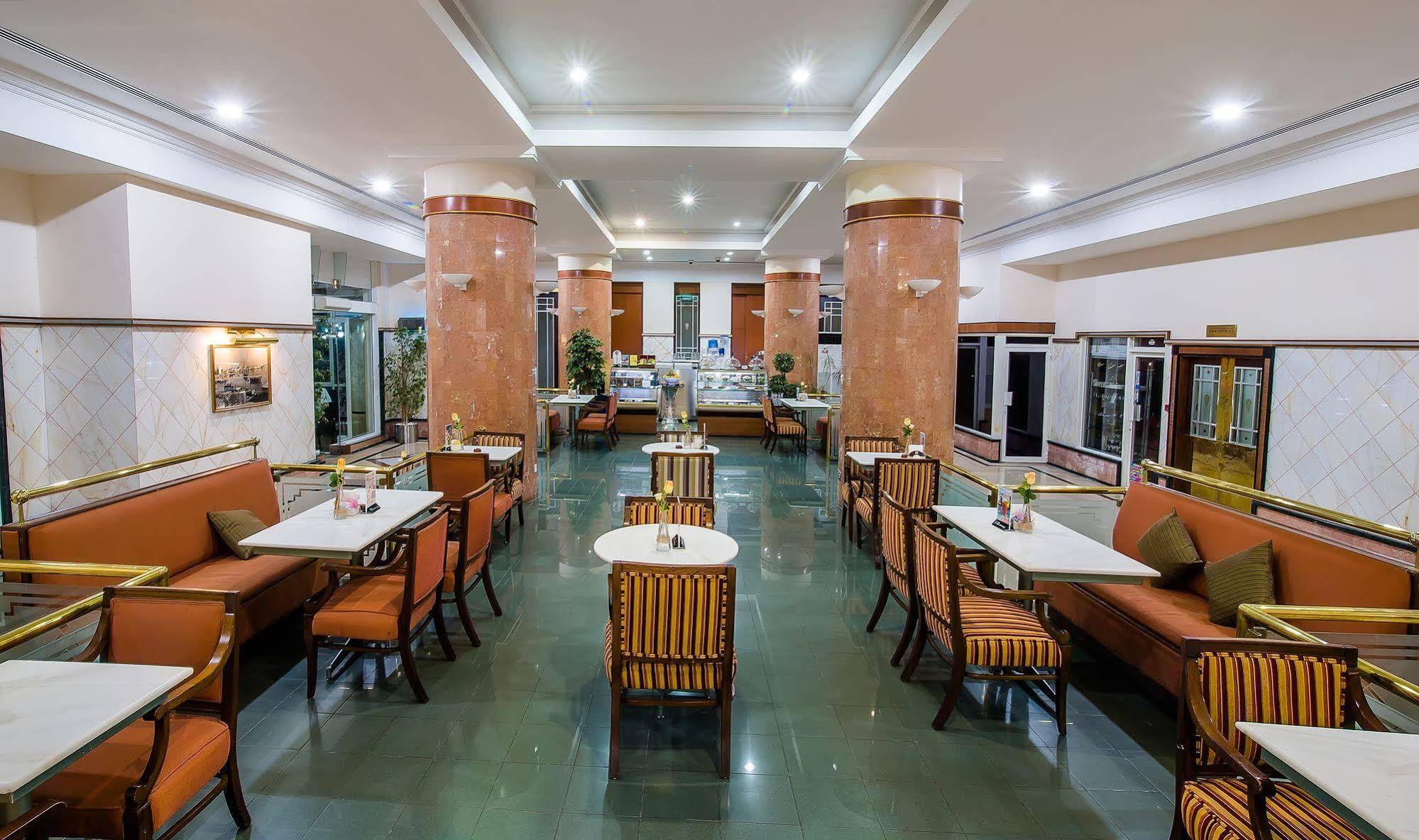 Hotel Holiday International