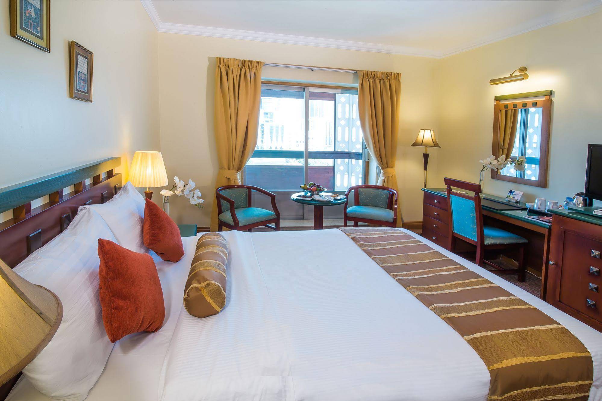 Hotel Holiday International