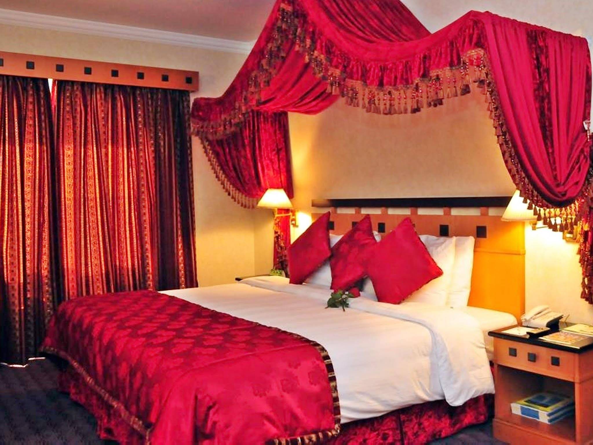 Hotel Holiday International