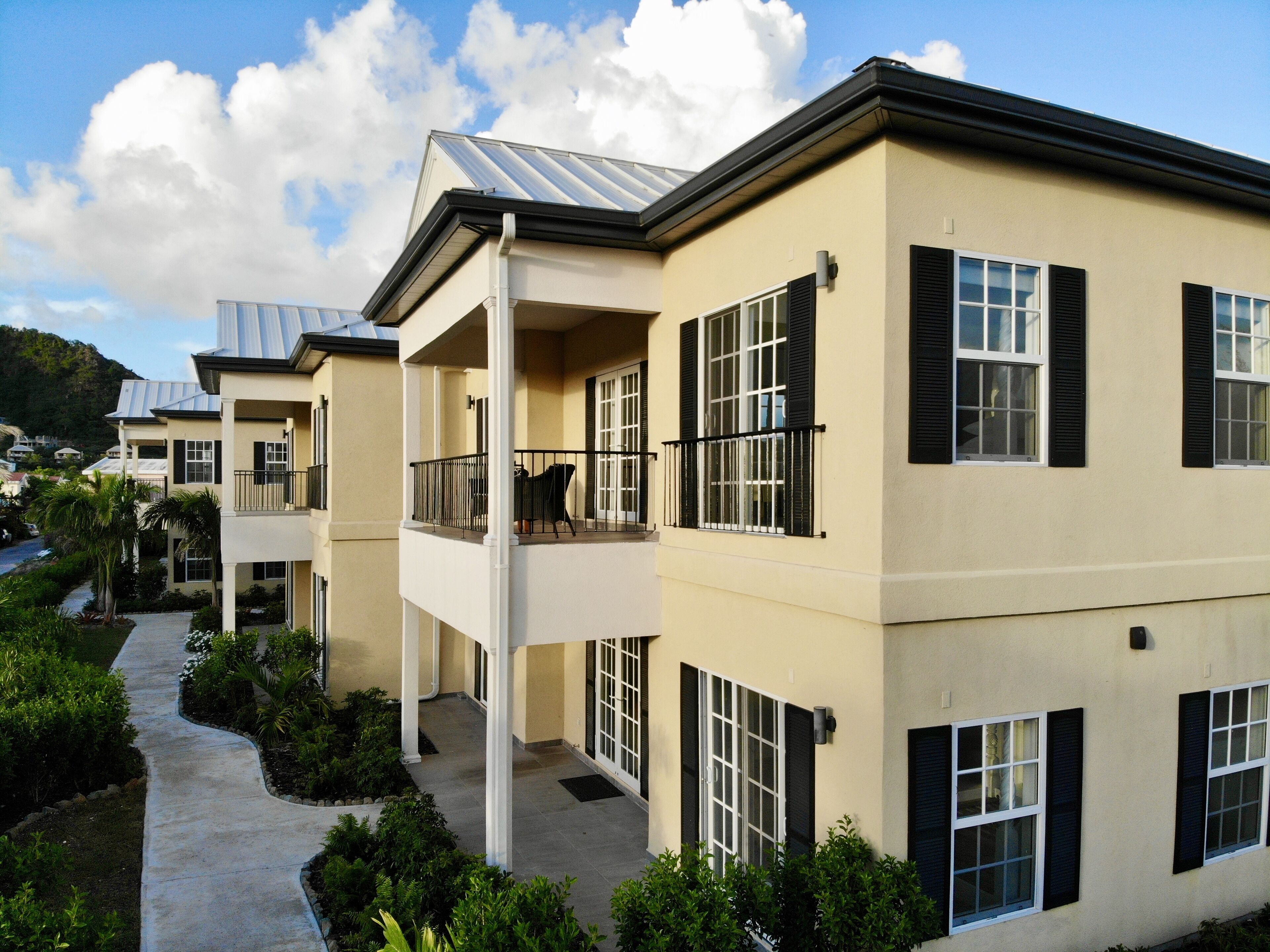 Colibri Court