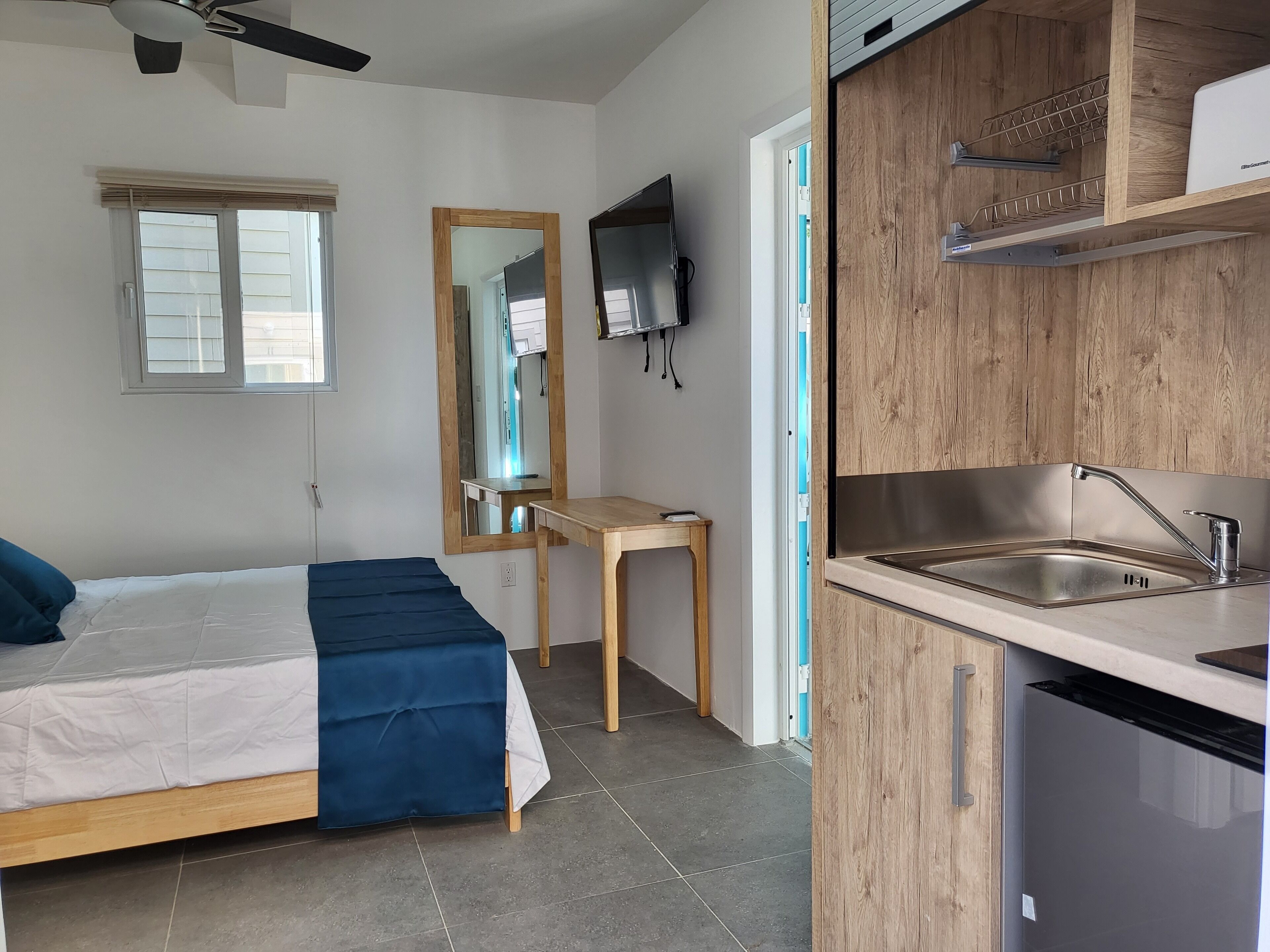 Crawlbay Suites