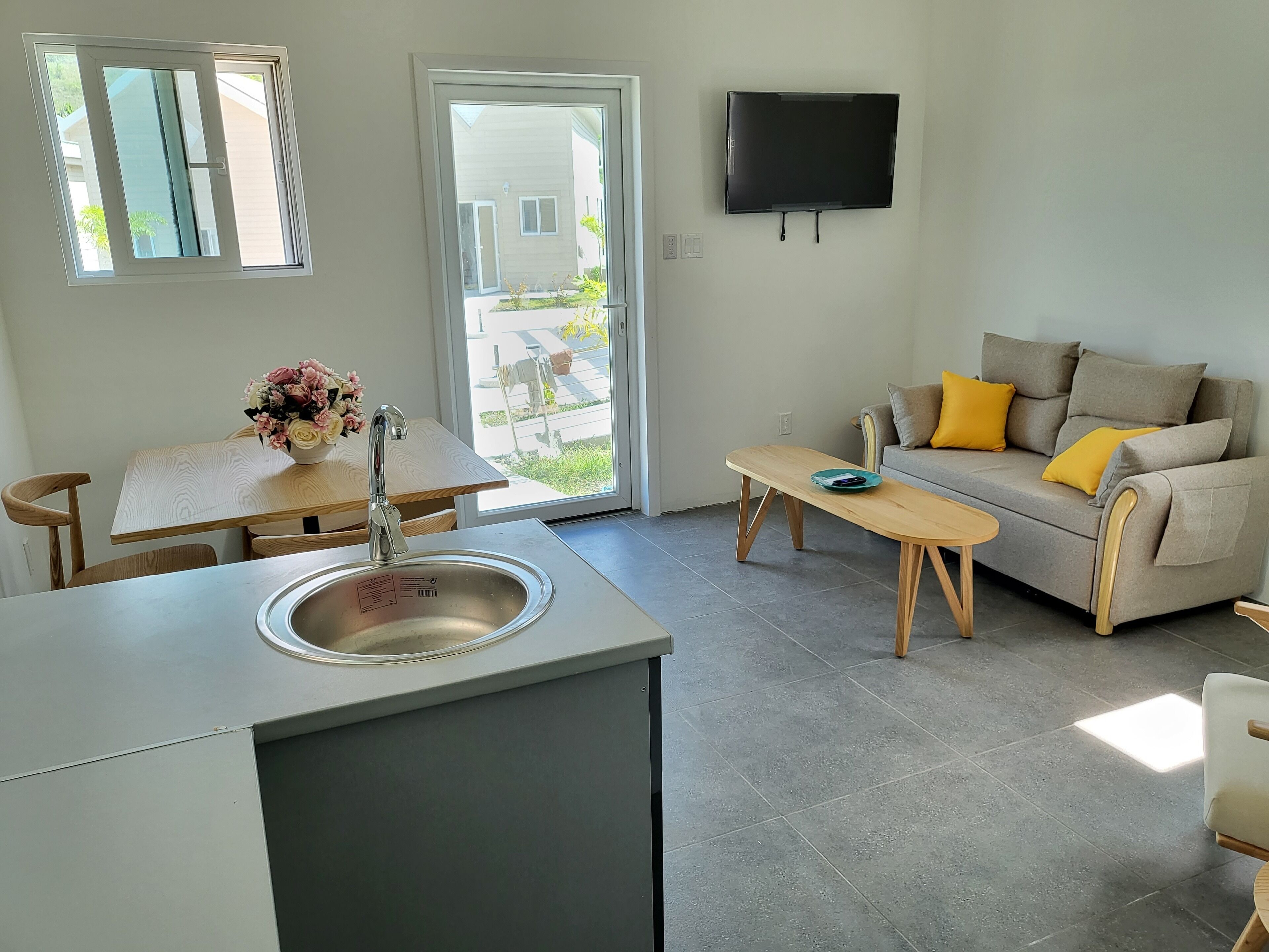 Crawlbay Suites