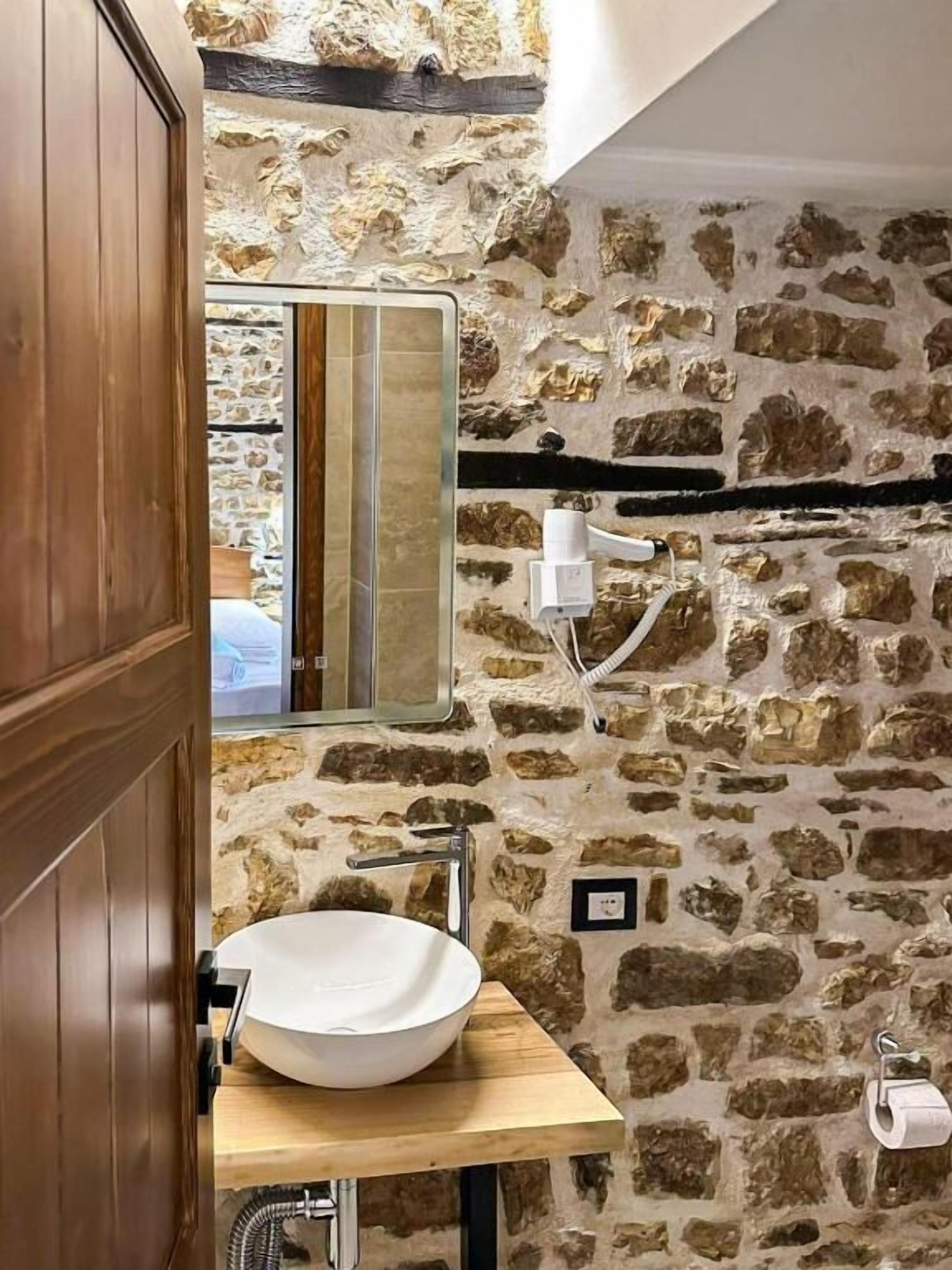 Ador Boutique Hotel
