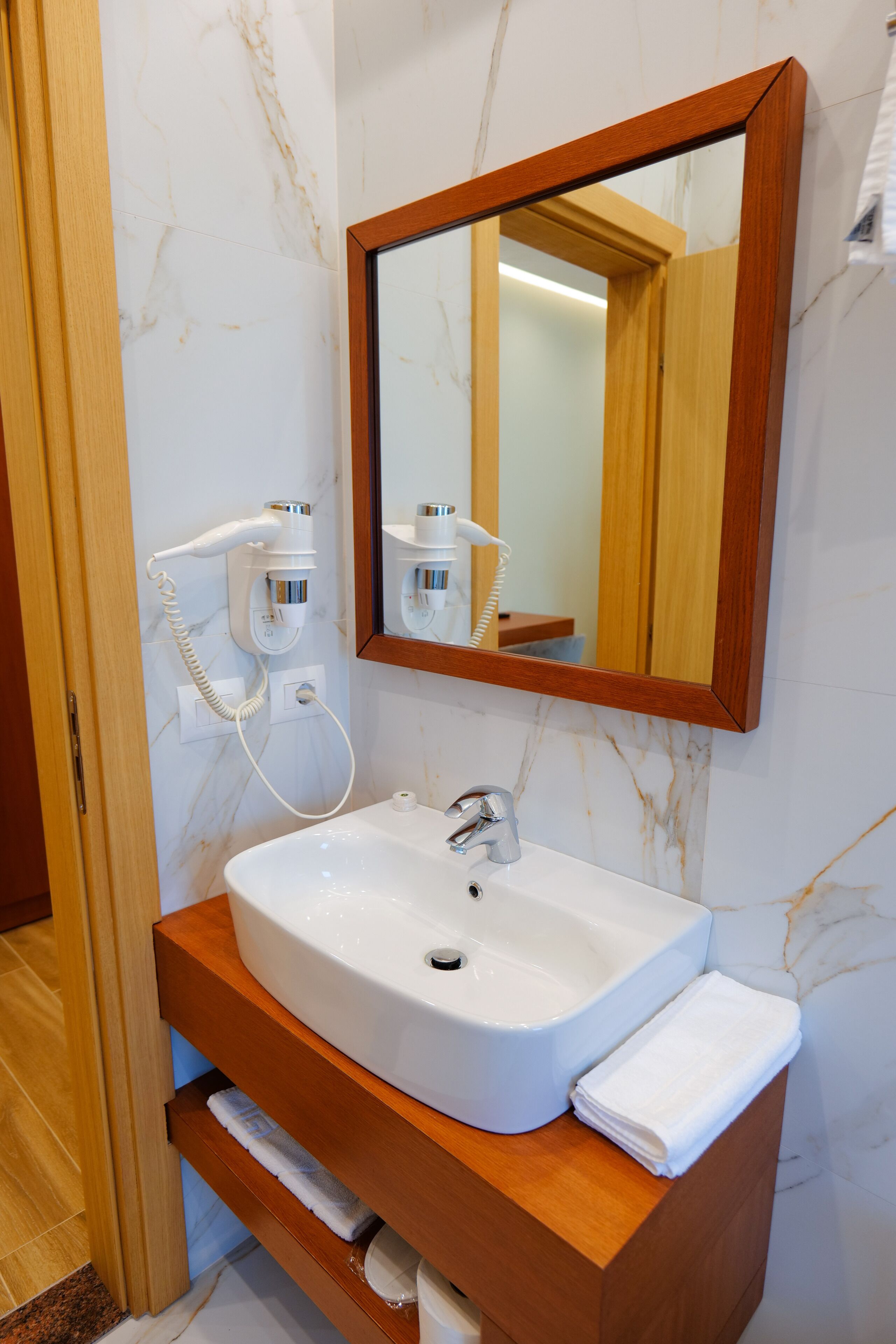 6 Milje Hotel