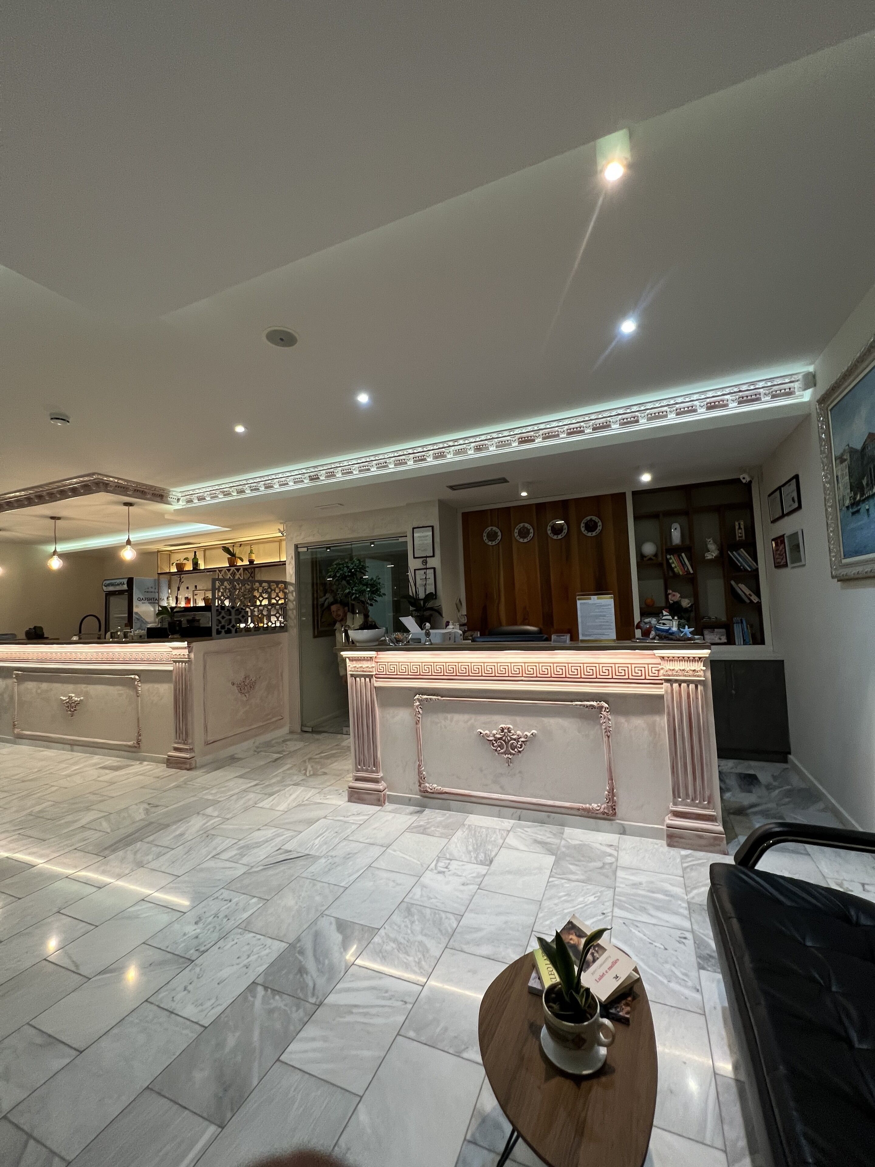 Class Hotel
