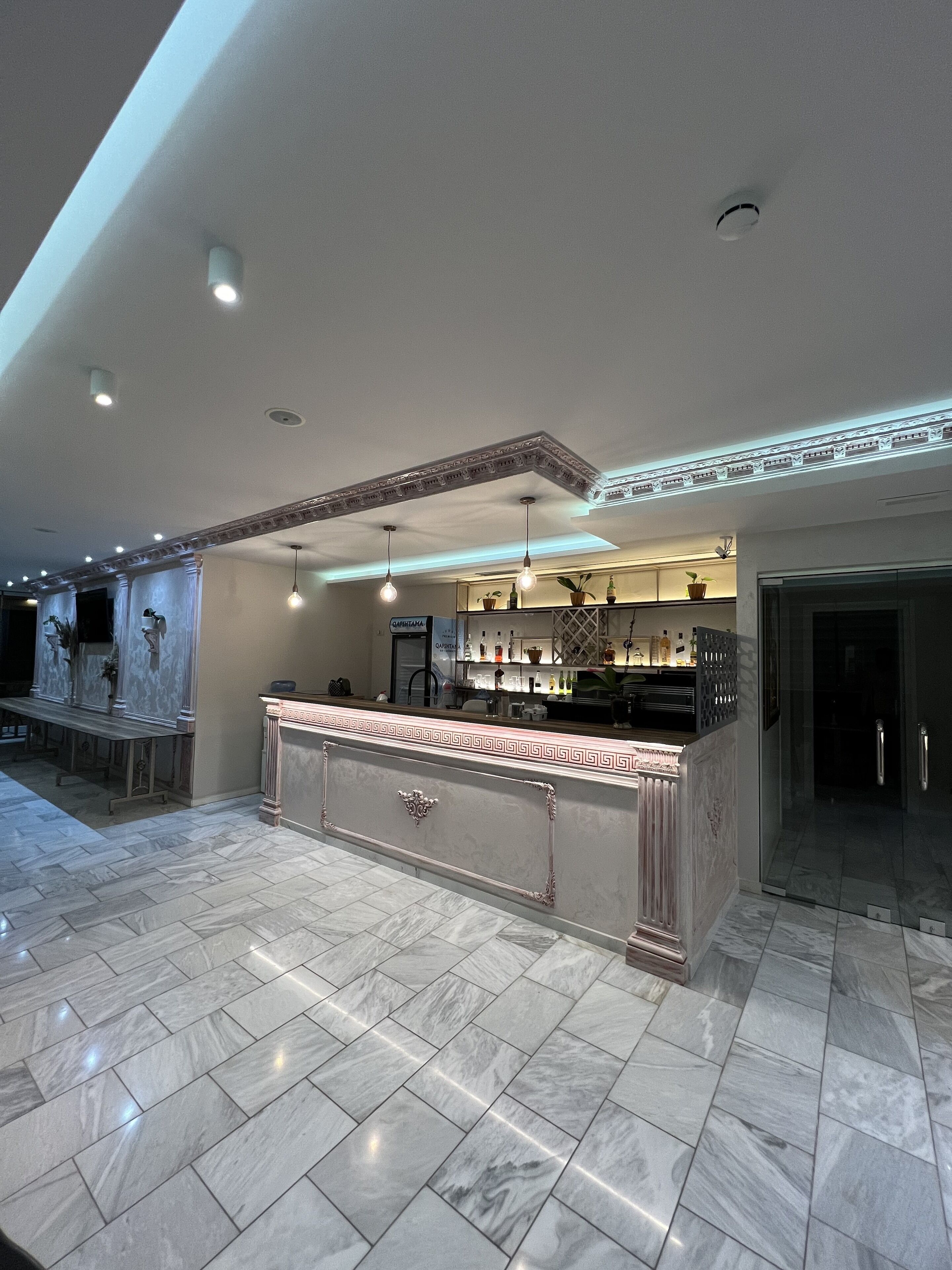 Class Hotel