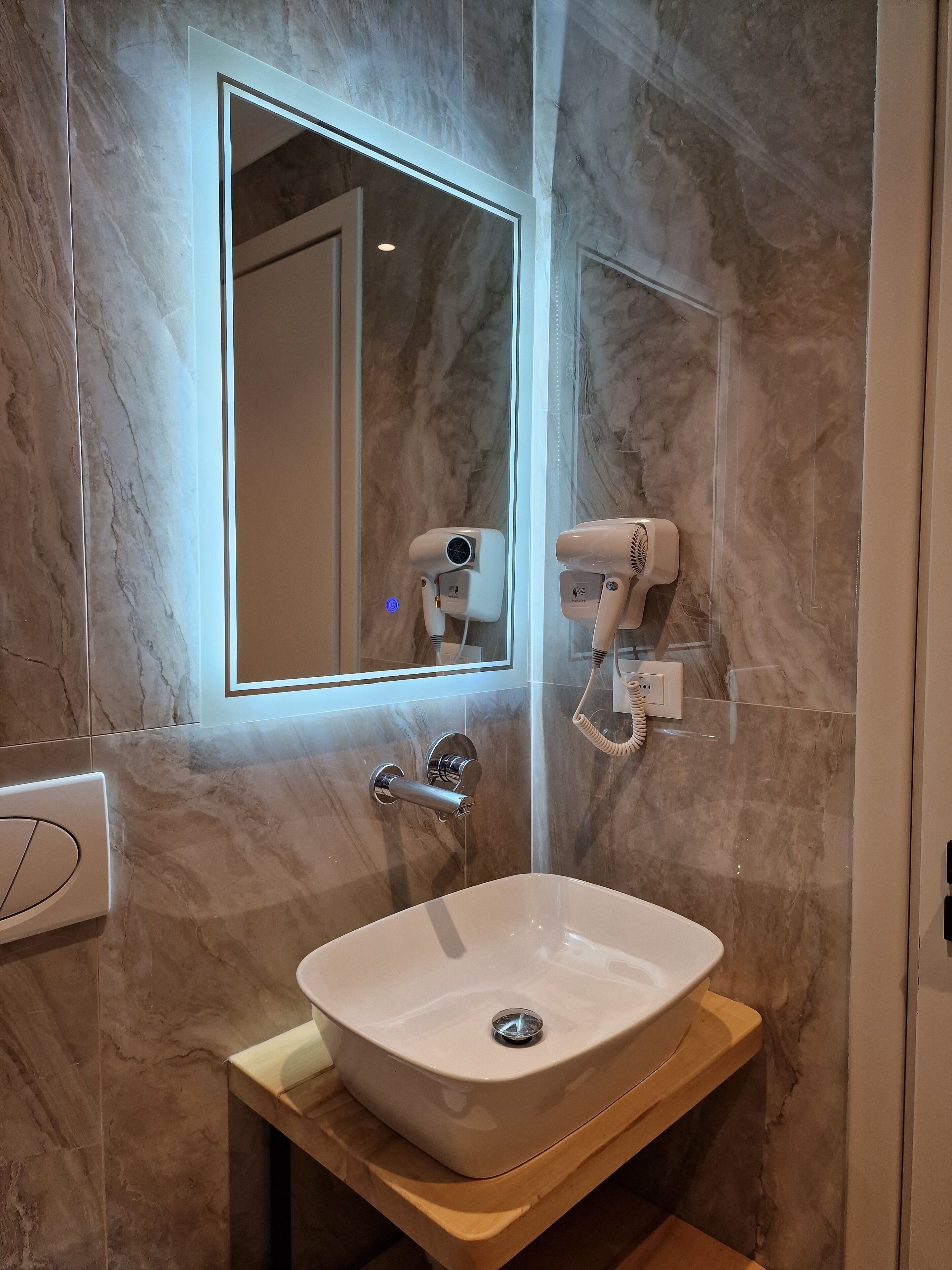 Monel Hotel