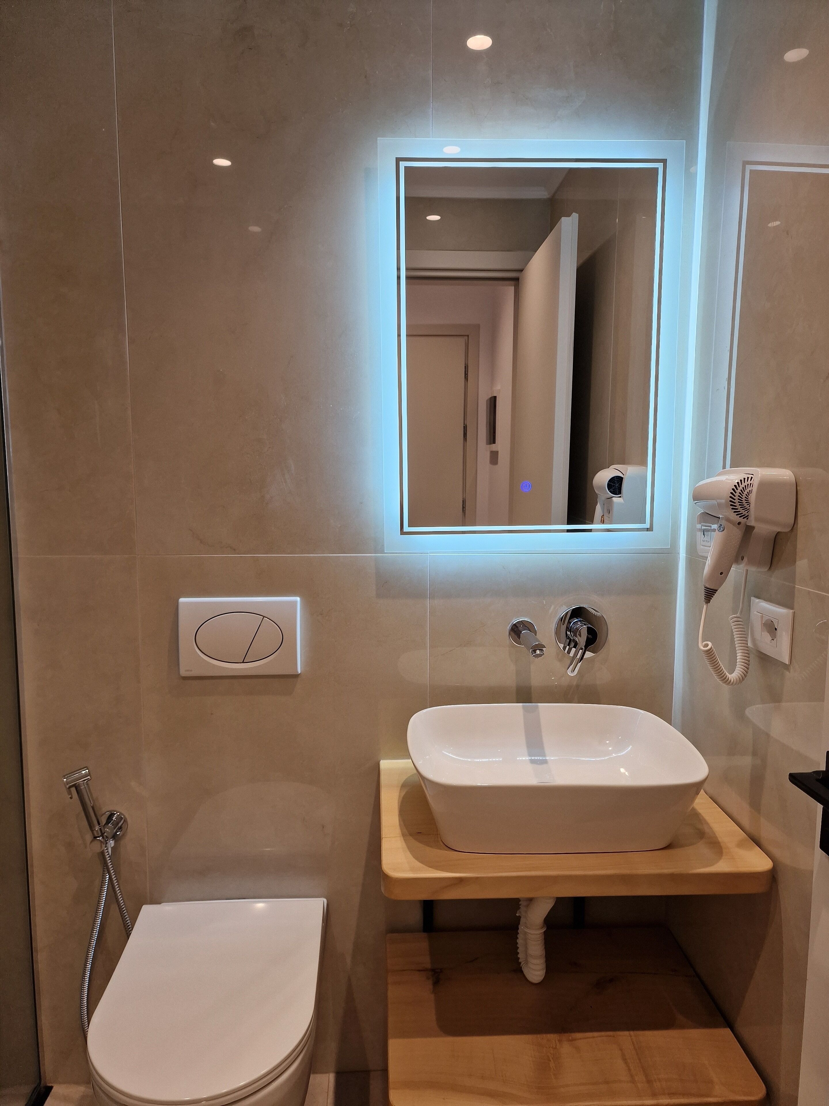 Monel Hotel