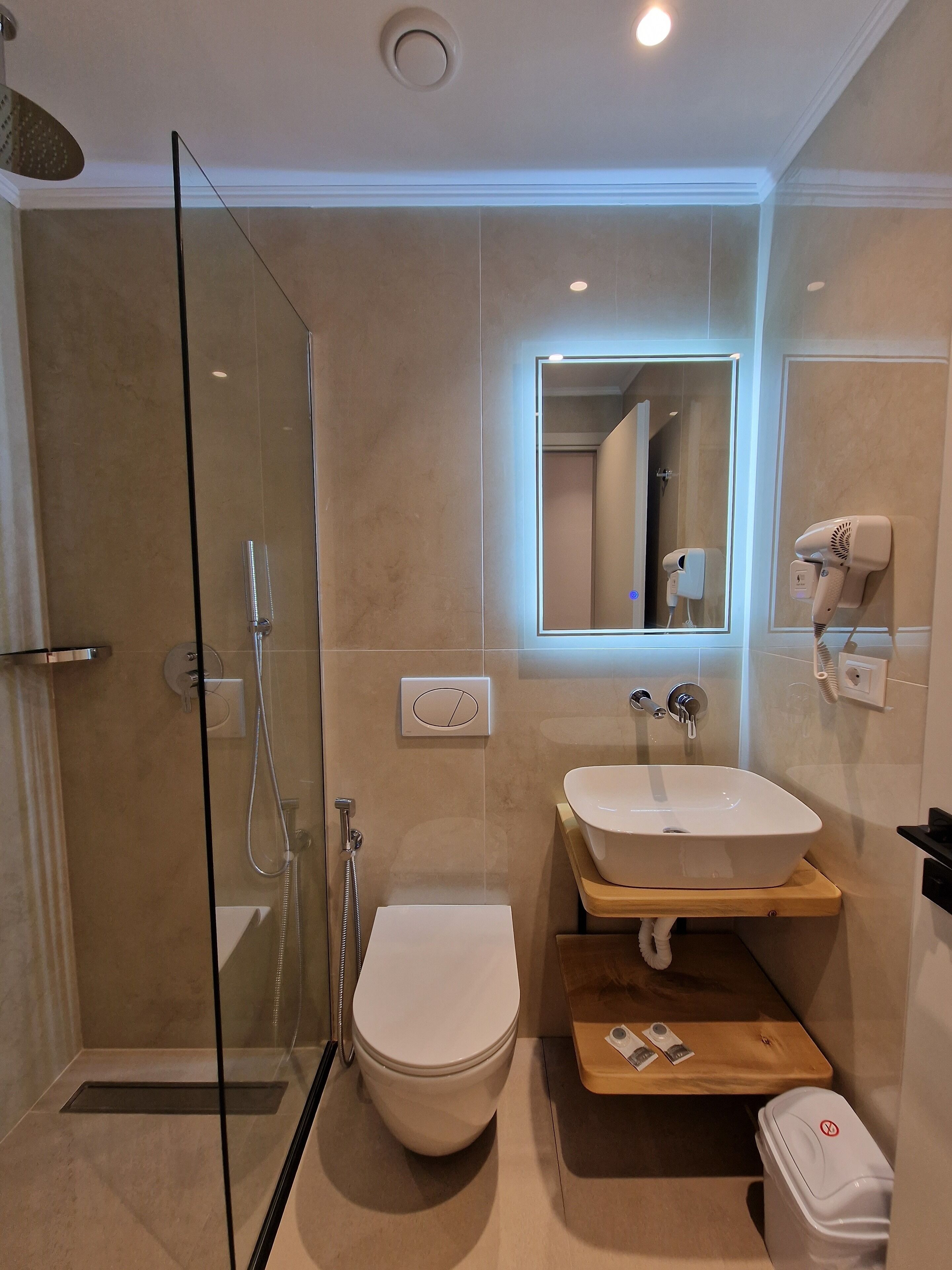 Monel Hotel