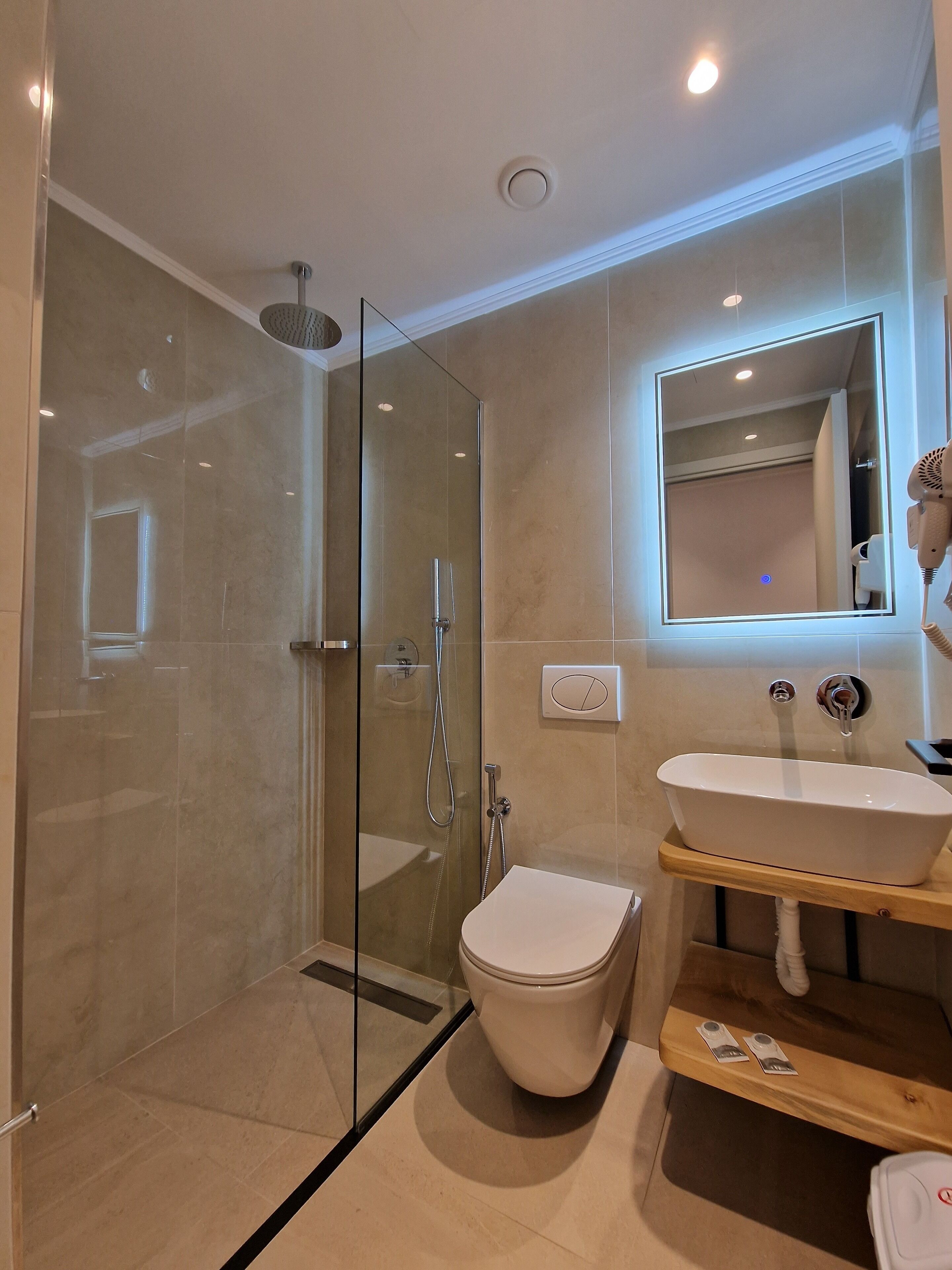Monel Hotel