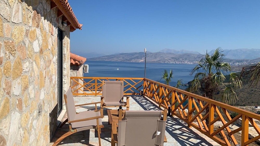 Santa Oliva Suites