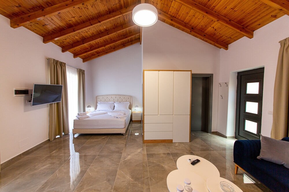 Santa Oliva Suites