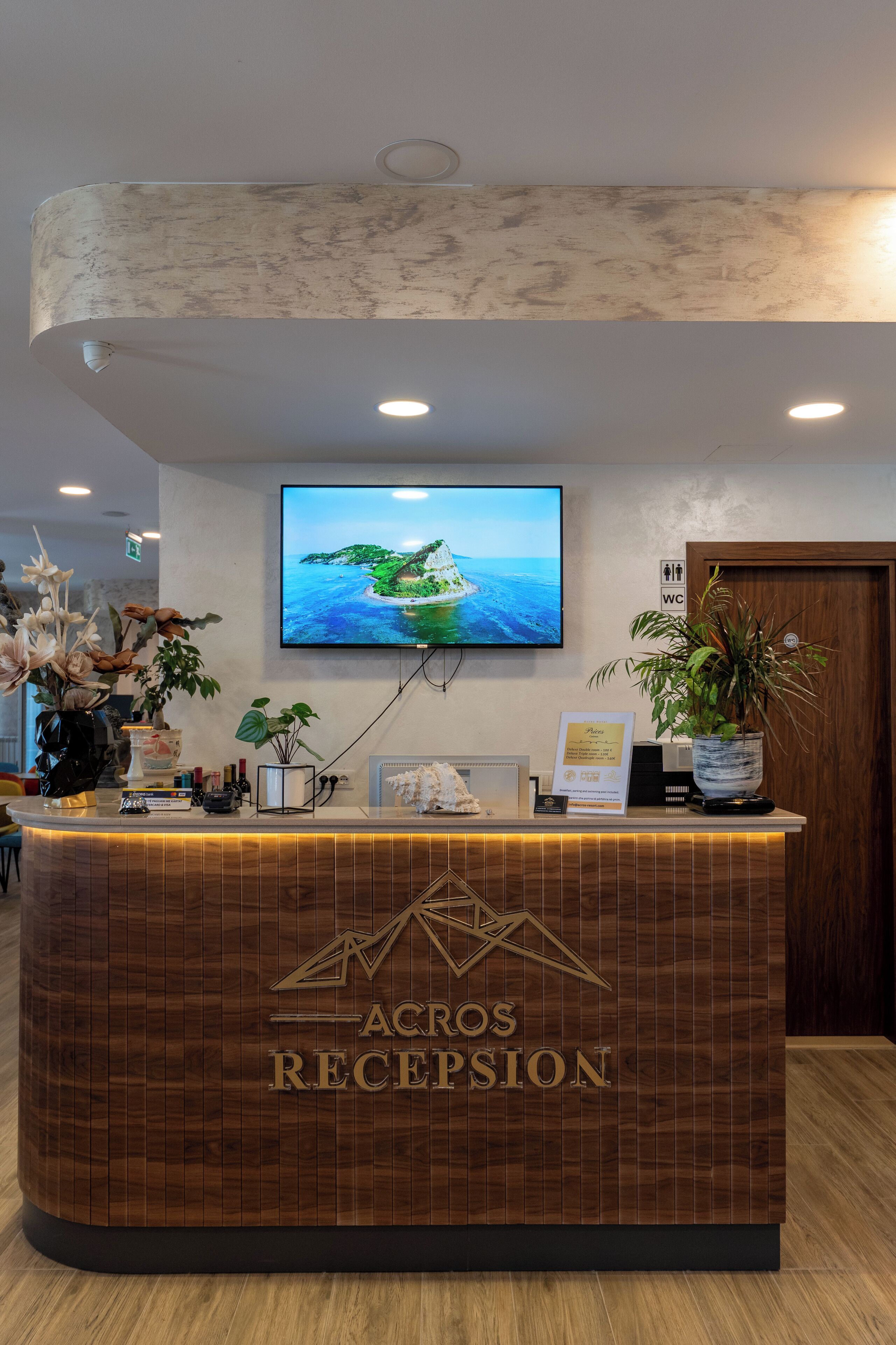Acros Resort
