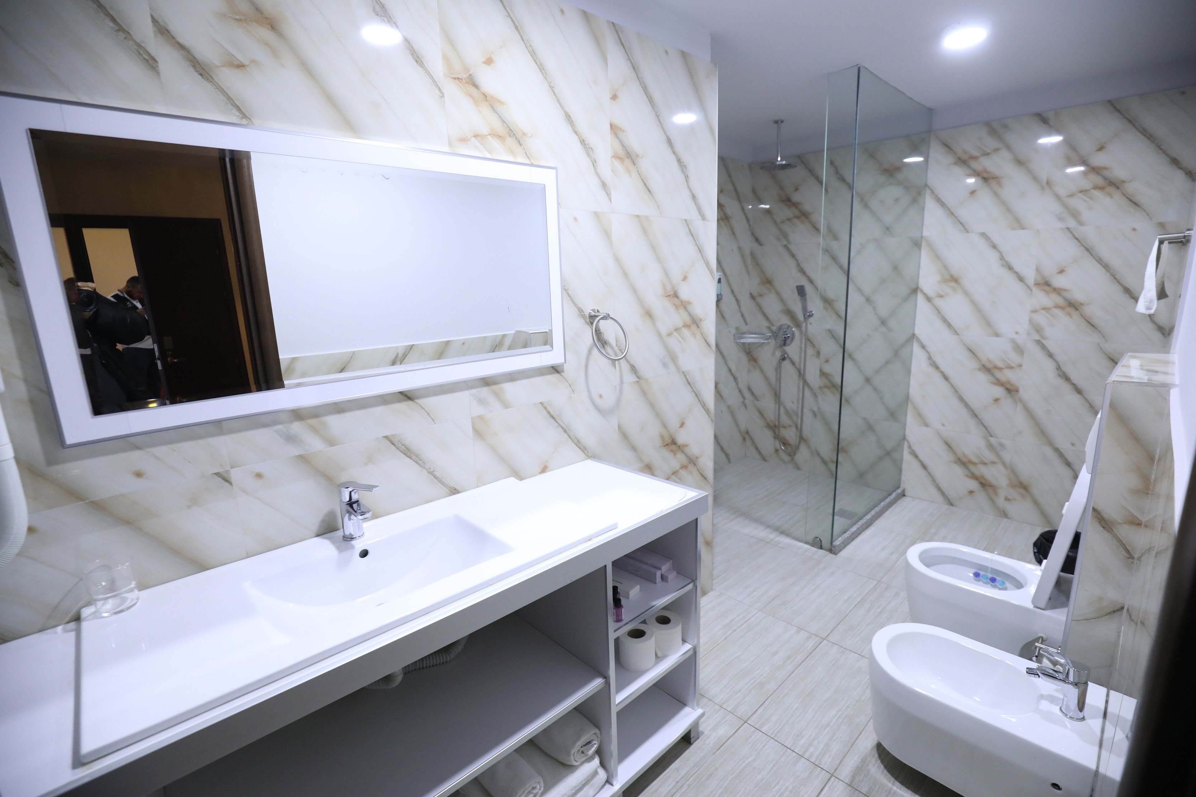 Hotel 1 Maji