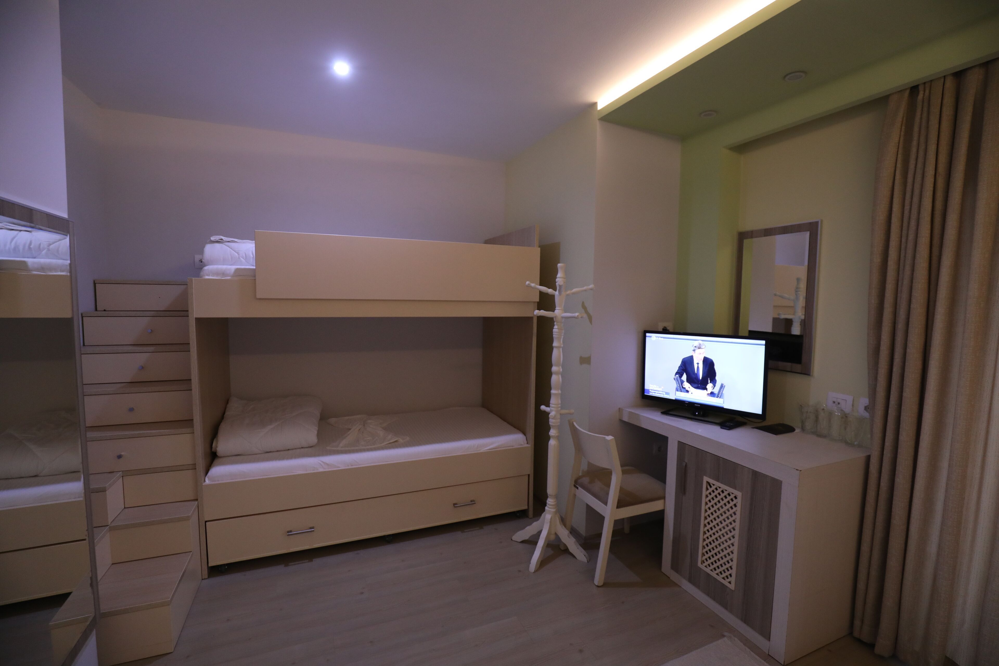 Hotel 1 Maji