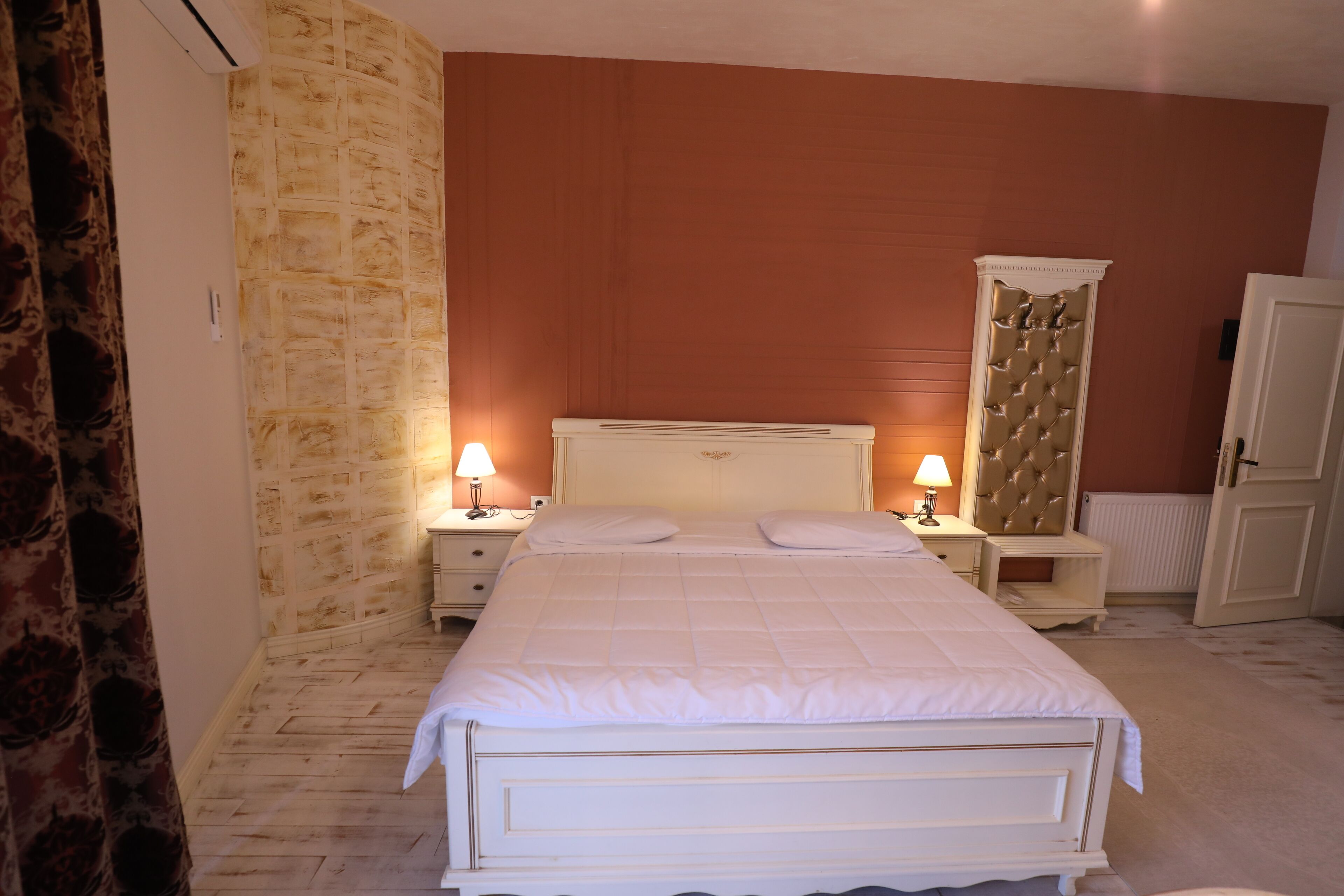 Hotel 1 Maji